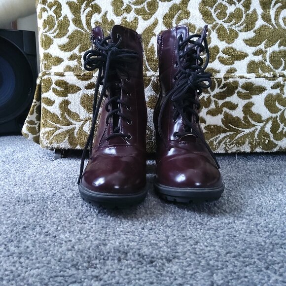 JUST FAB PATENT LEATHER MAROON LACE UP BOOTS - Picture 4 of 4
